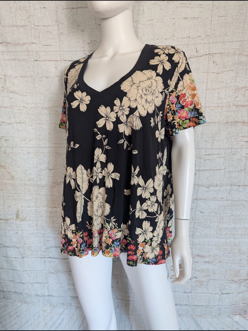 Johnny Was Black V-Neck Floral Short Sleeve Top - Picture 2 of 7